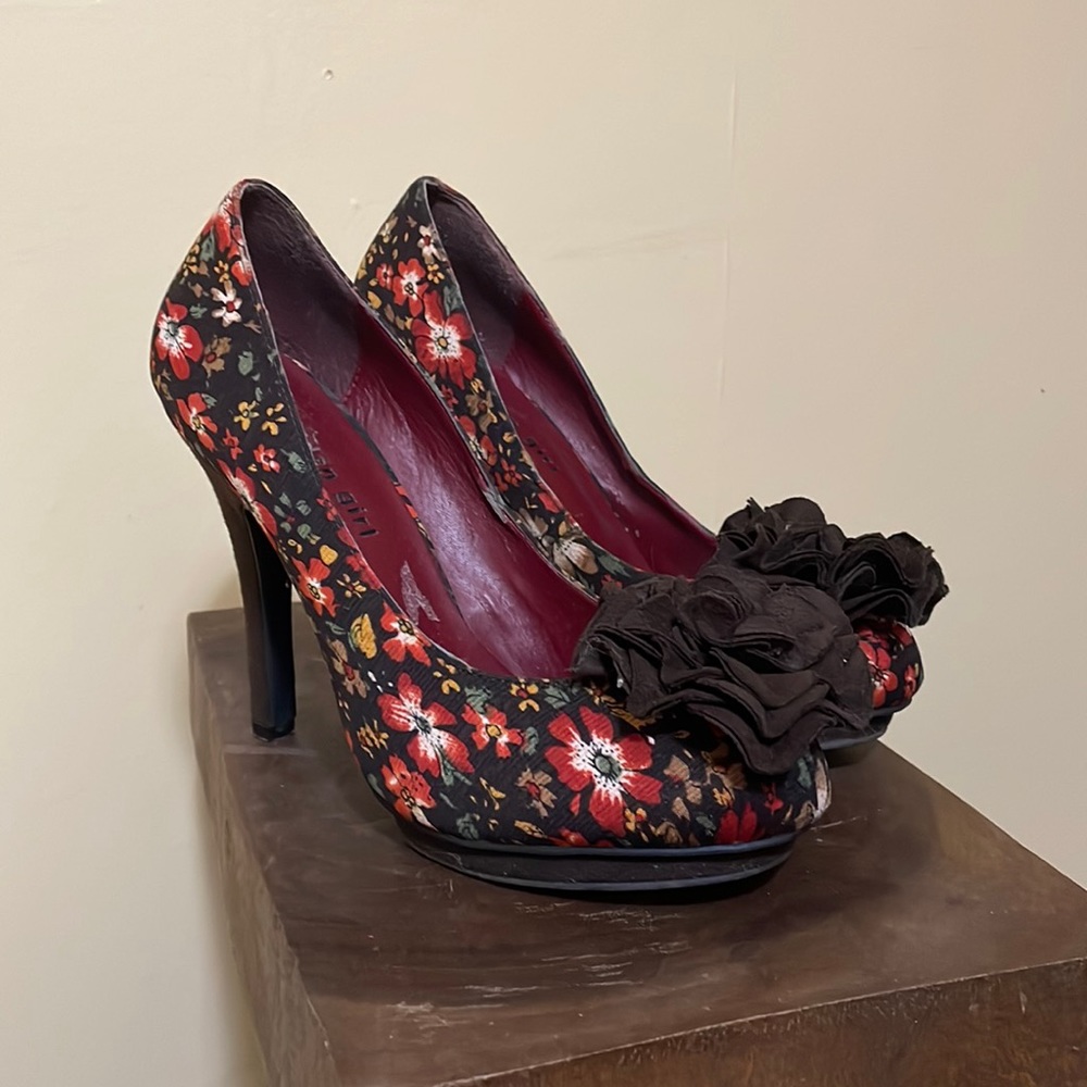 Madden Girl by Steve Madden pumps, size 7.